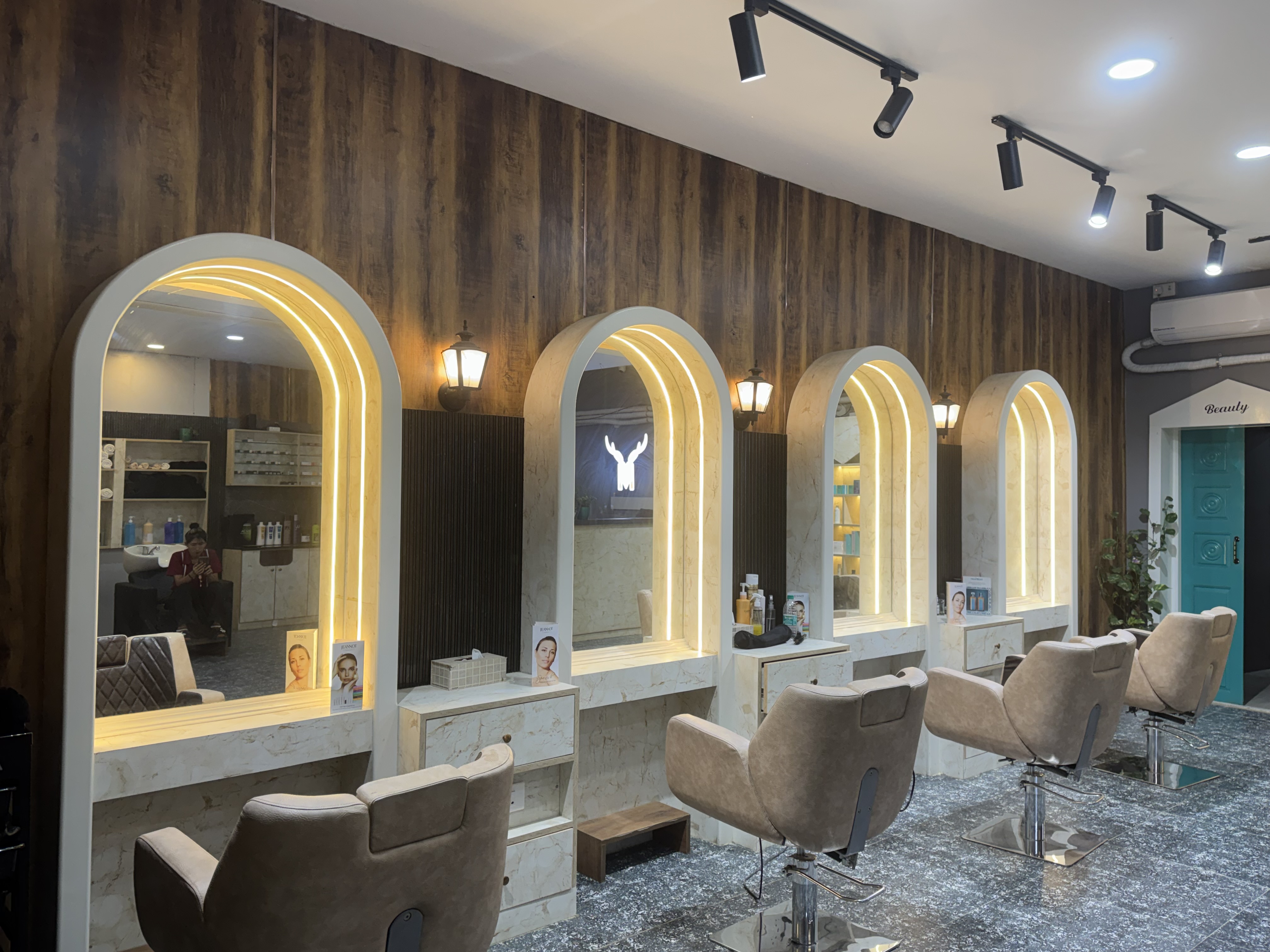 Premium Salon Ambience - MOHICANZ Velachery Chennai